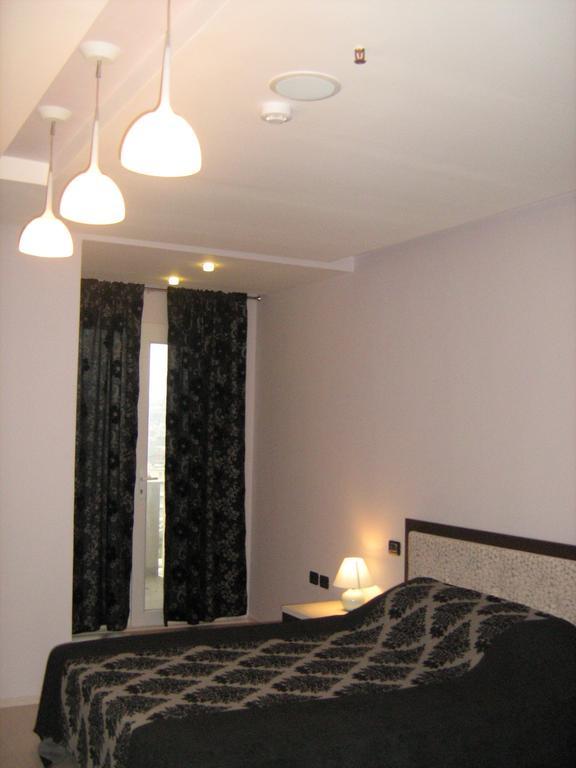 Hotel Albion Durrës Kültér fotó